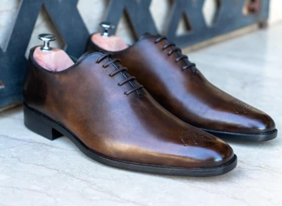 The Ultimate Guide to Oxford Shoes: A Timeless Classic in Men's Footwear